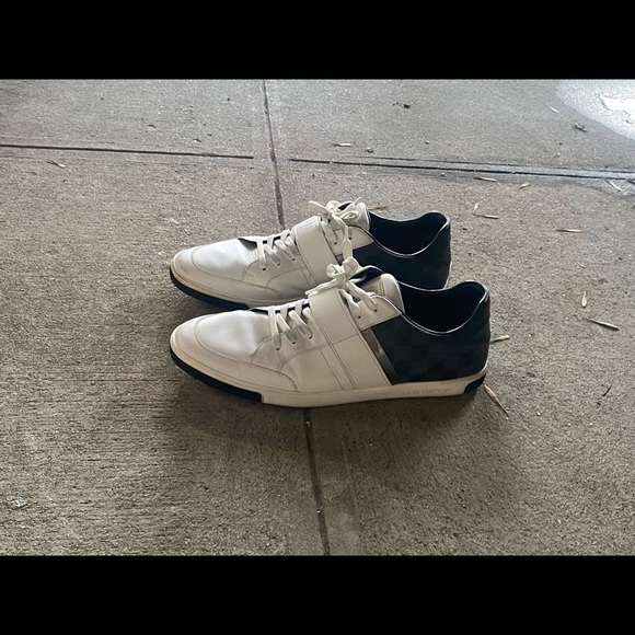 LOUIS VUTTON DAMIER AZUR BLACK AND WHITE SNEAKERS - Picture 4 of 8